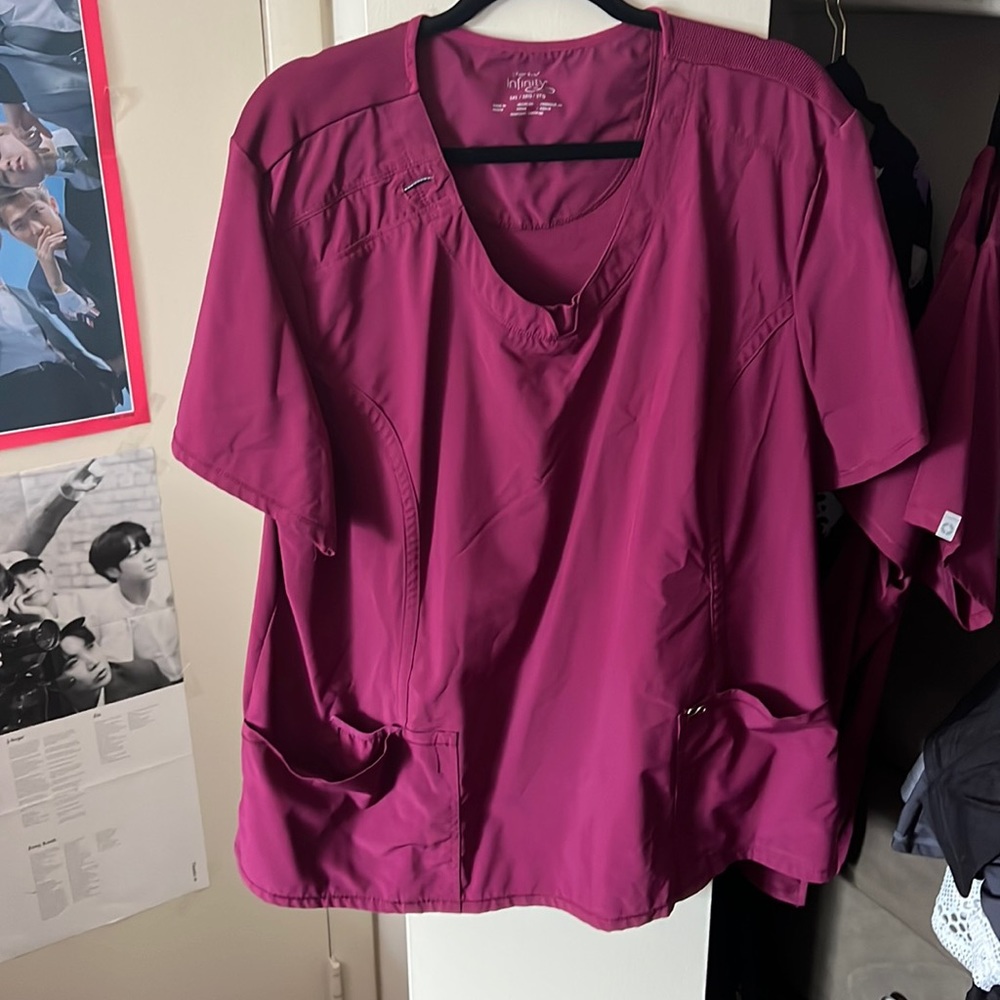 PLUS SIZE Burgundy Scrub Top. 3XL.